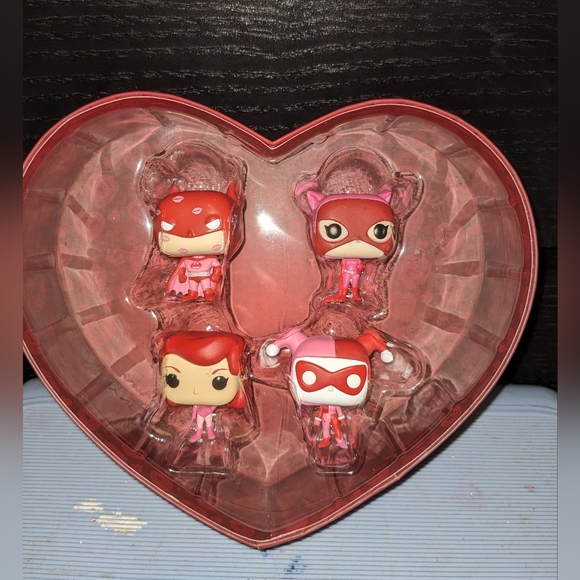 Funko Pop Batman Valentine Set - Picture 3 of 3